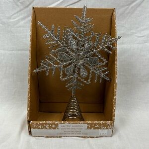 New Arctic Holiday Silver Snowflake Tree Topper